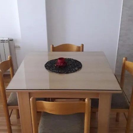 Edina Apartment *